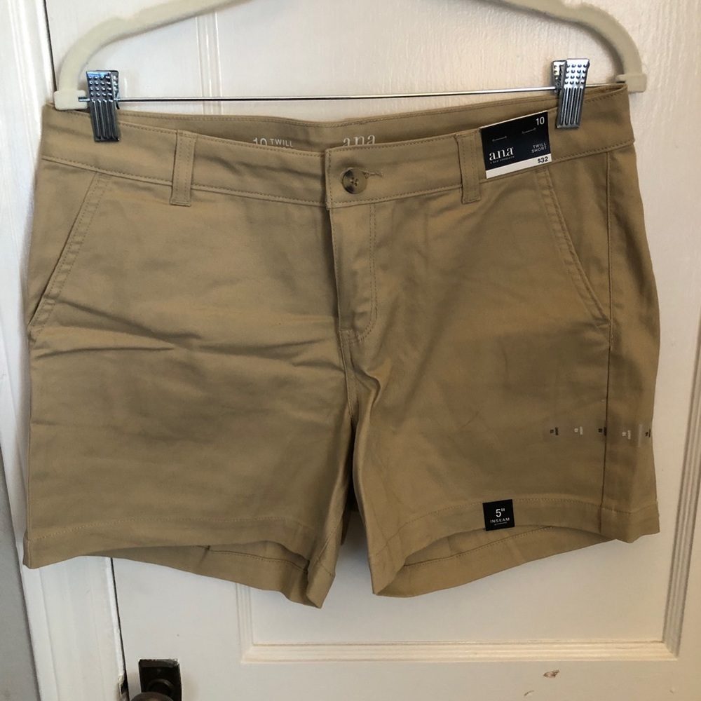 Women’s khaki shorts. 10